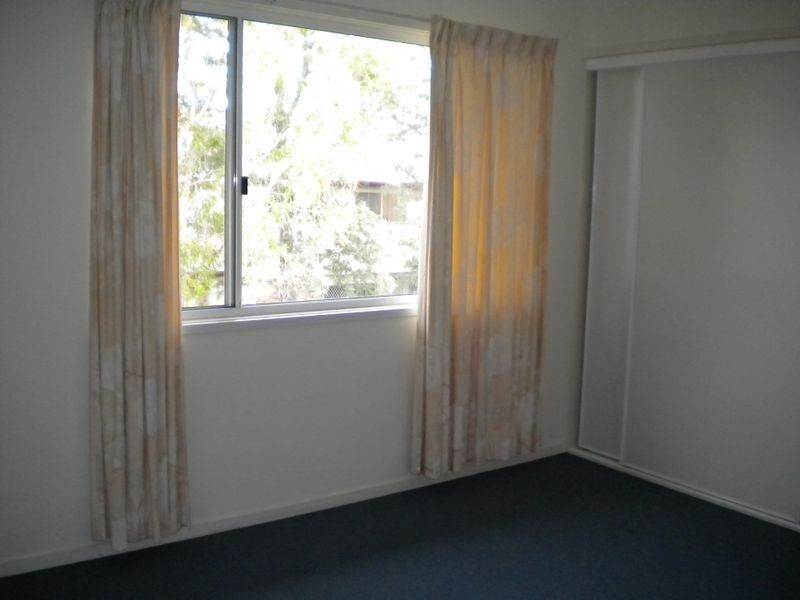 2/14a Macquarie Street, Booval QLD 4304