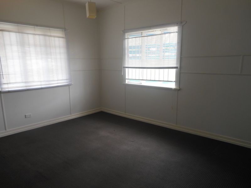 19 Chermside Rd, Eastern Heights QLD 4305