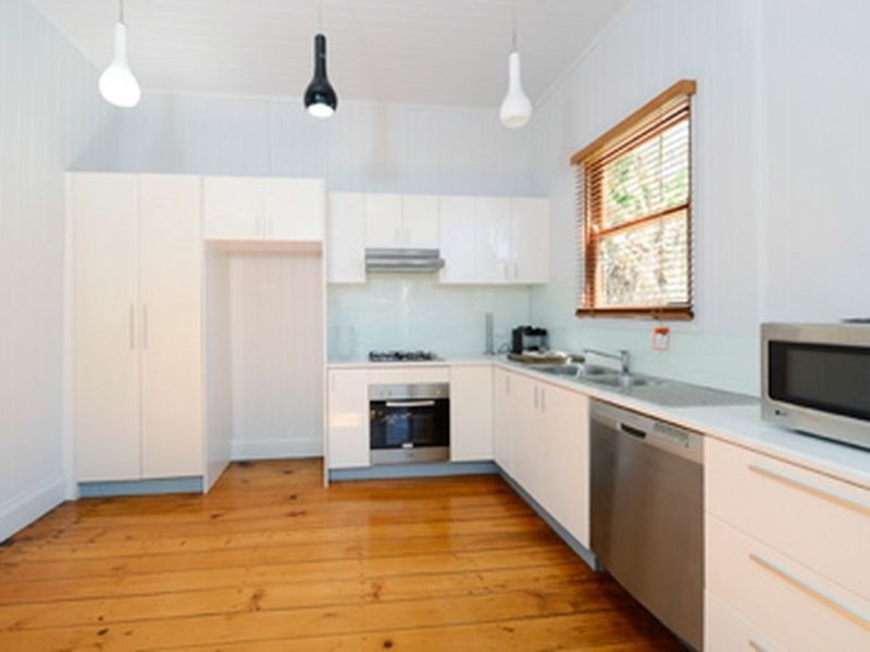 21A Grange Road, Newtown QLD 4305