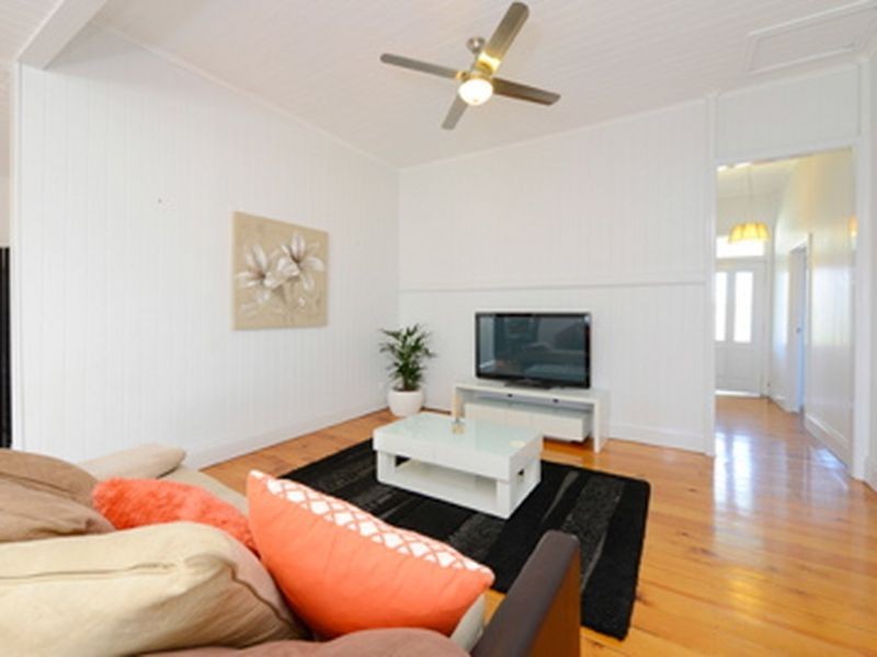 21A Grange Road, Newtown QLD 4305