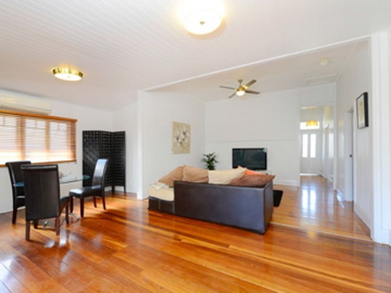 21A Grange Road, Newtown QLD 4305