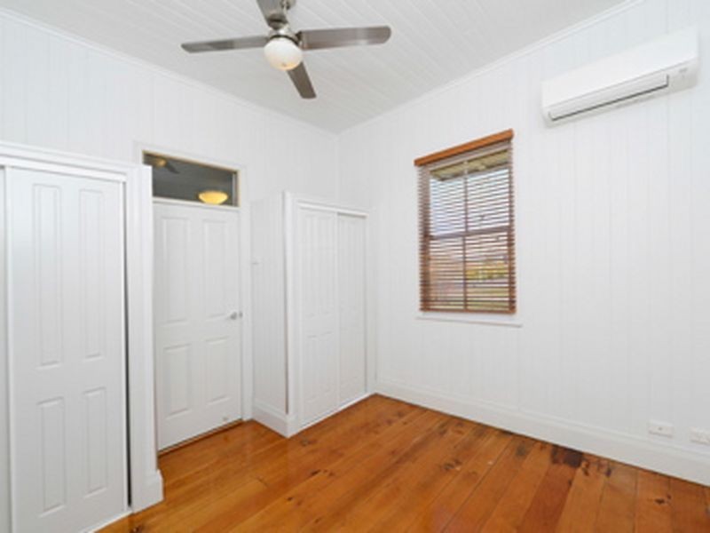 21A Grange Road, Newtown QLD 4305