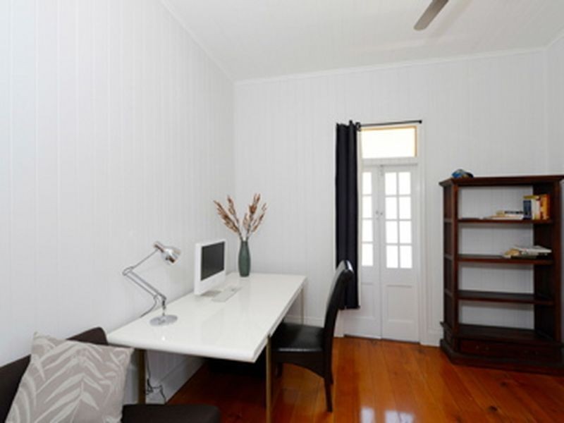 21A Grange Road, Newtown QLD 4305