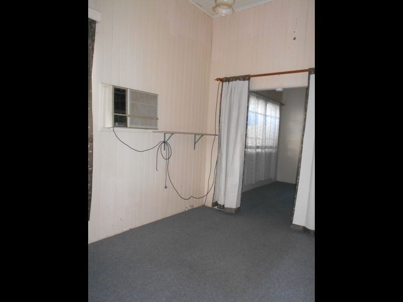 8 Cole Street, Booval QLD 4304