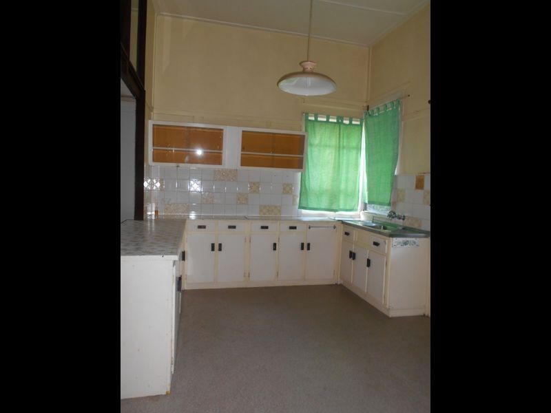 8 Cole Street, Booval QLD 4304