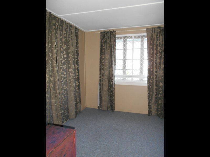 8 Cole Street, Booval QLD 4304