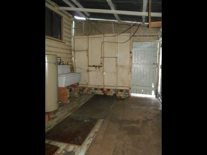 8 Cole Street, Booval QLD 4304