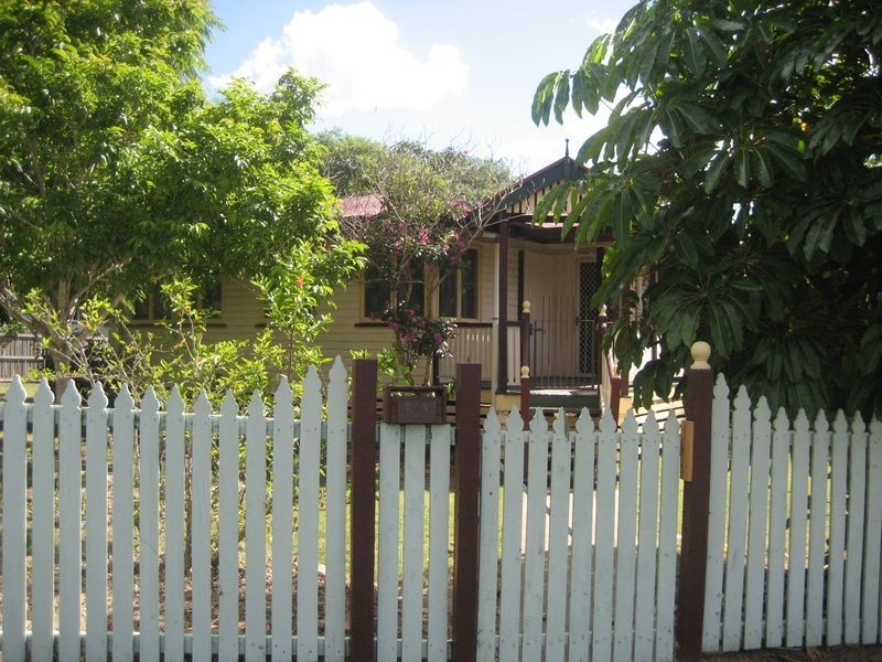 2 Baillieston Street, Leichhardt QLD 4305