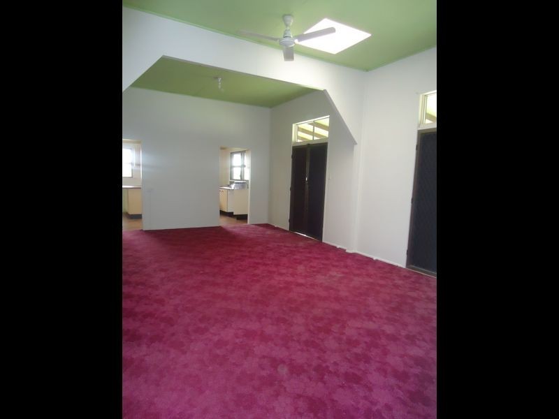 16 River Rd, Bundamba QLD 4304