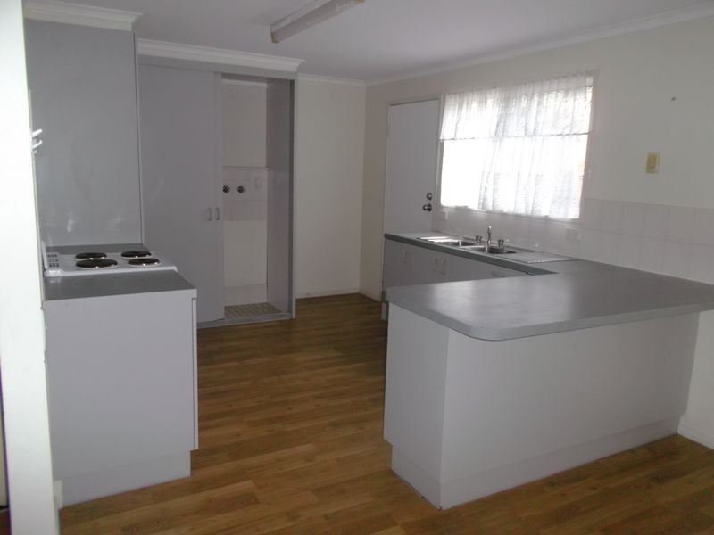 2/14a Macquarie Street, Booval QLD 4304