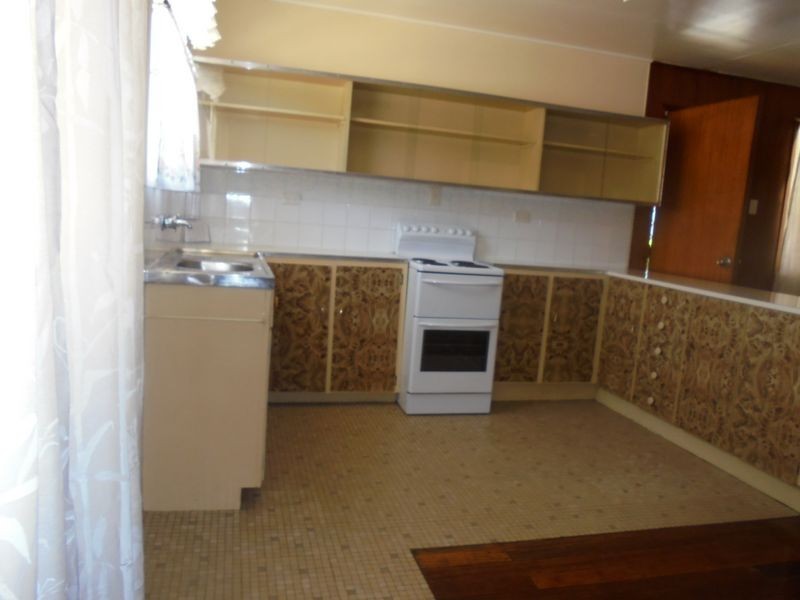 6 Vera Street, Churchill QLD 4305