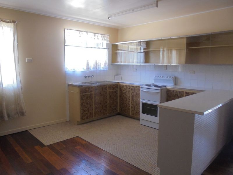 6 Vera Street, Churchill QLD 4305