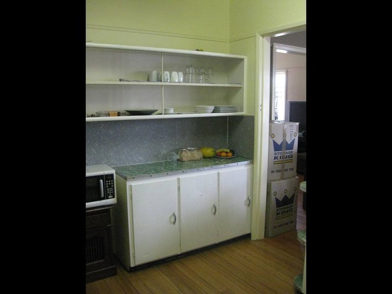 107 South Station Road, Silkstone QLD 4304