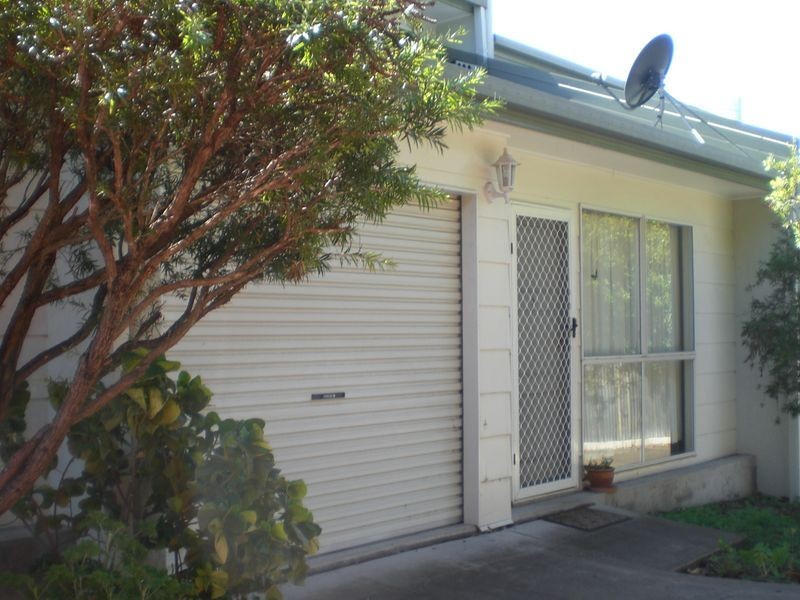 2/14a MacQuarie Street, Booval QLD 4304