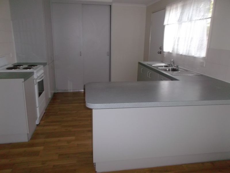 2/14a MacQuarie Street, Booval QLD 4304