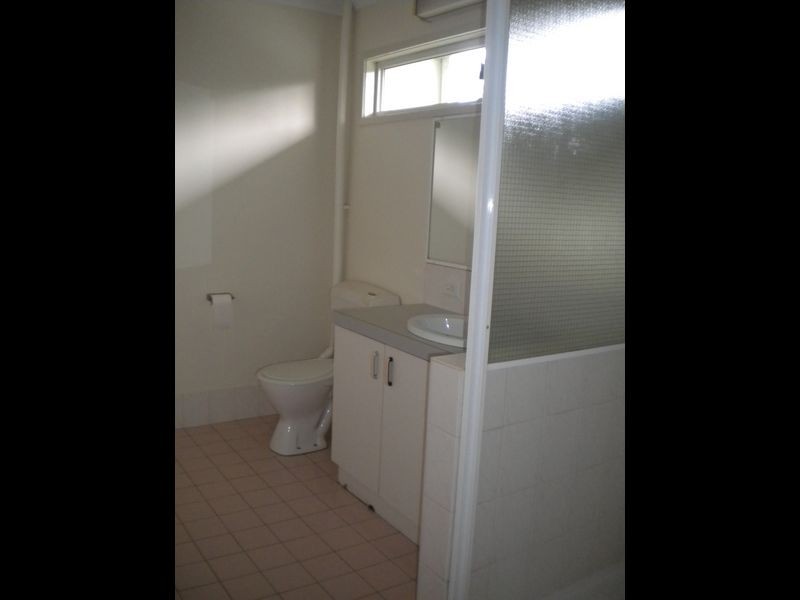 2/14a MacQuarie Street, Booval QLD 4304