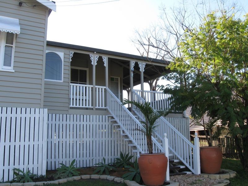 3 Creek Street, Silkstone QLD 4304