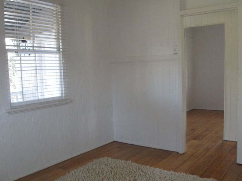 3 Creek Street, Silkstone QLD 4304