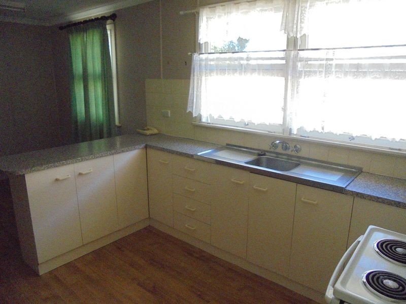 13 Rodney st, Silkstone QLD 4304