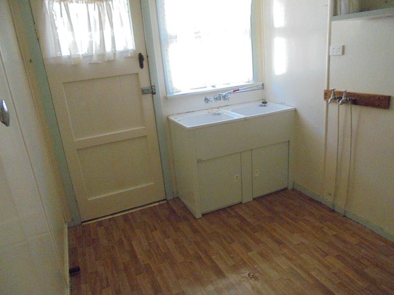 13 Rodney st, Silkstone QLD 4304