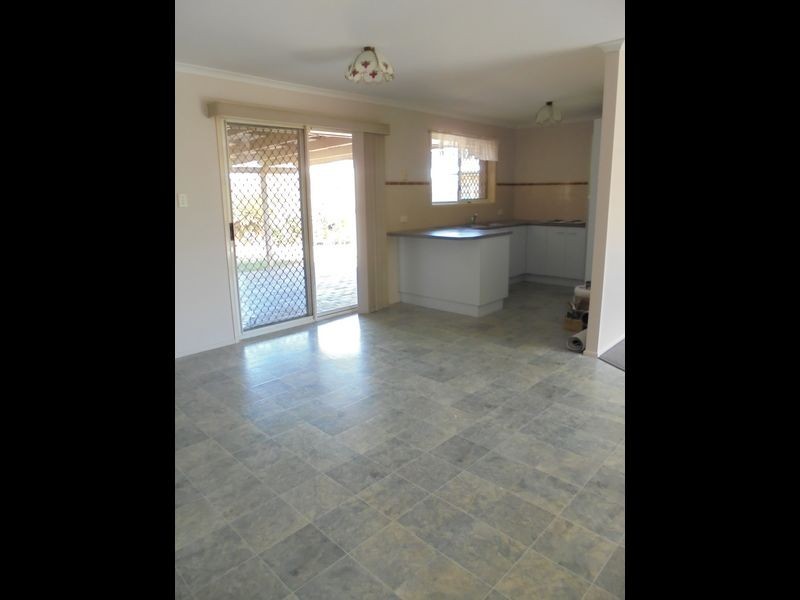 25 Bangalow st, Raceview QLD 4305