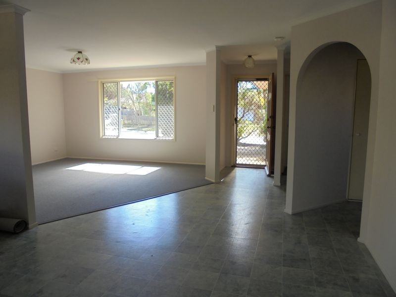 25 Bangalow st, Raceview QLD 4305