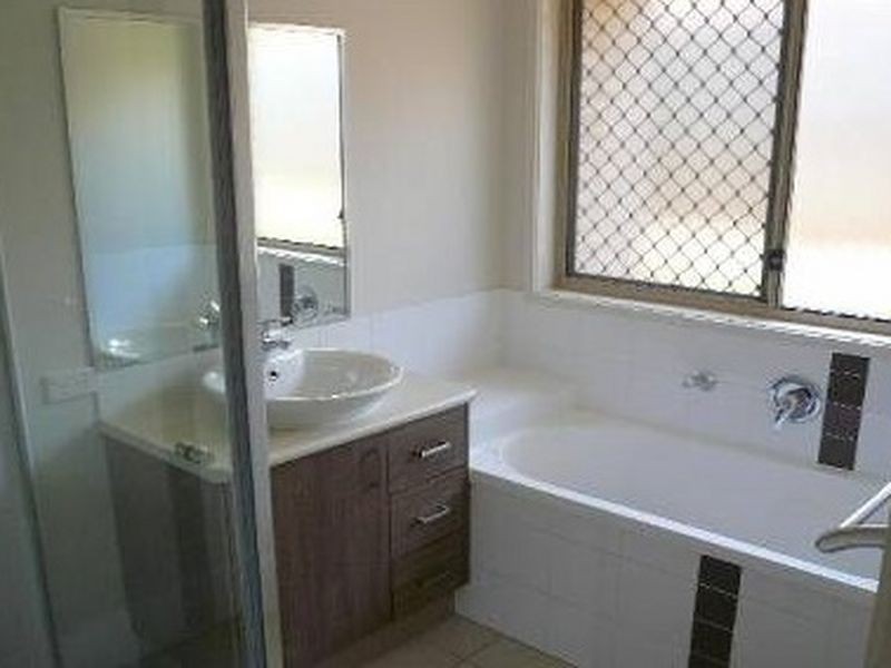 5 Eco Way, Brassall QLD 4305