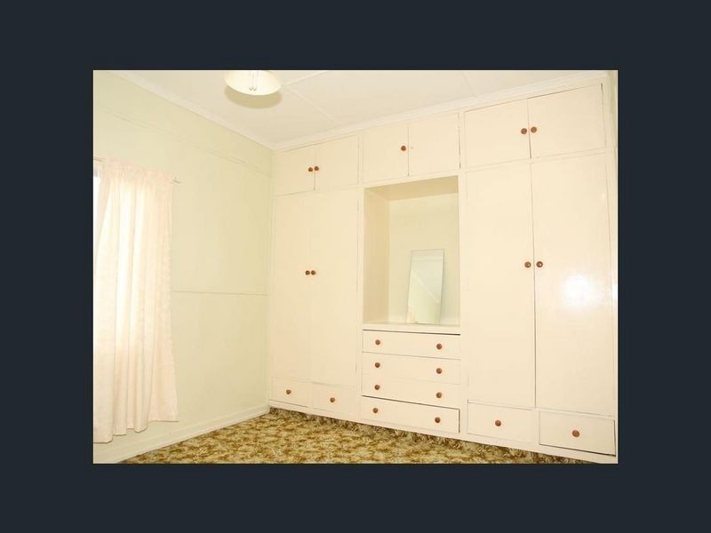 2 Soudan St, North Booval QLD 4304