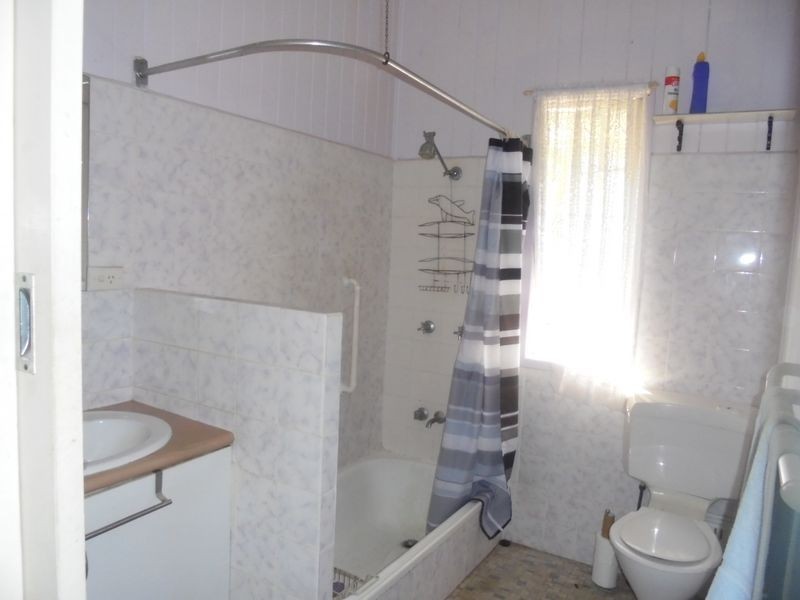 10 Bennett, East Ipswich QLD 4305