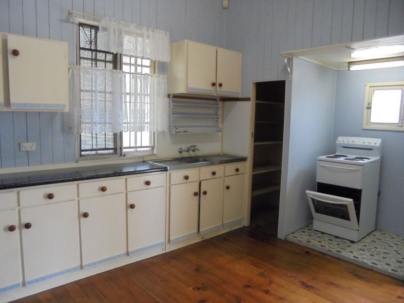 10 Bennett, East Ipswich QLD 4305