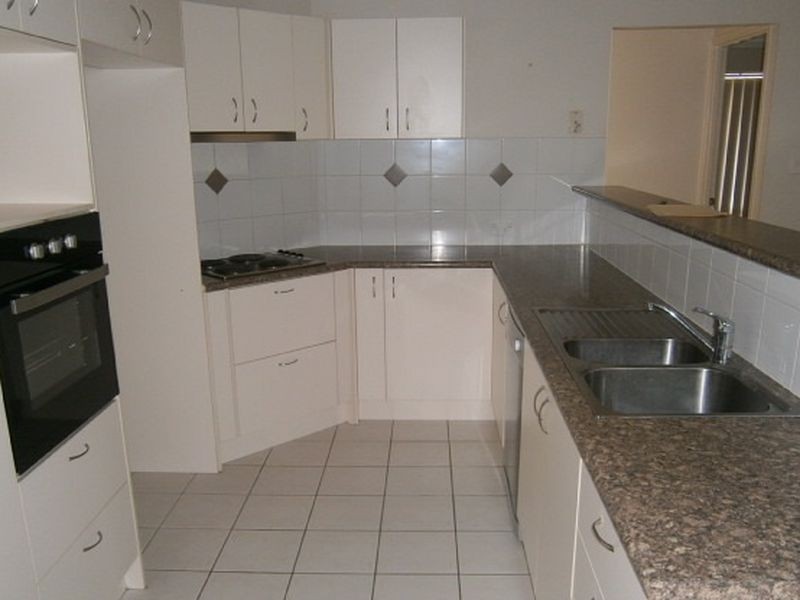 14 Dornoch Crescent, Raceview QLD 4305