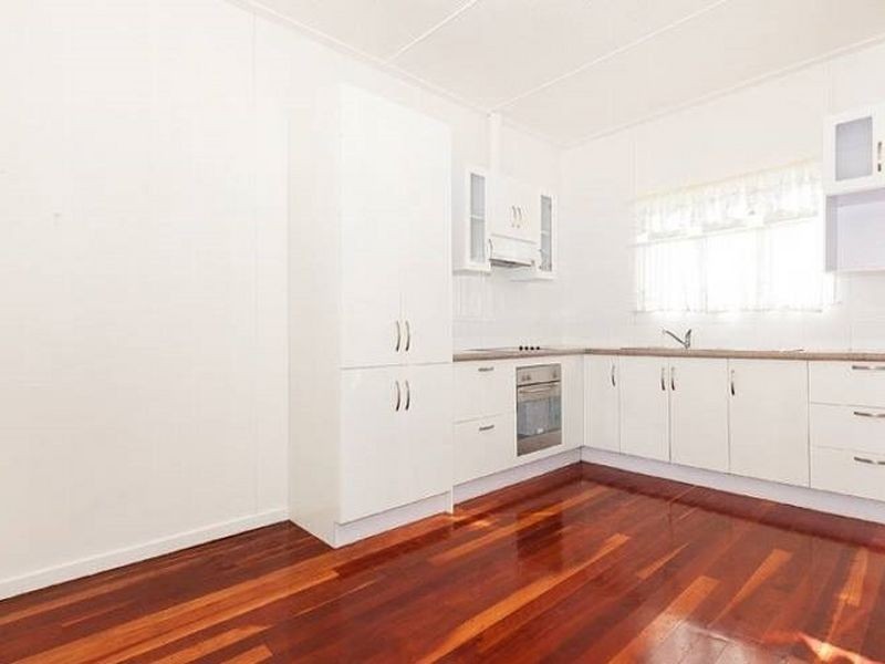 165 South Station Rd, Silkstone QLD 4304