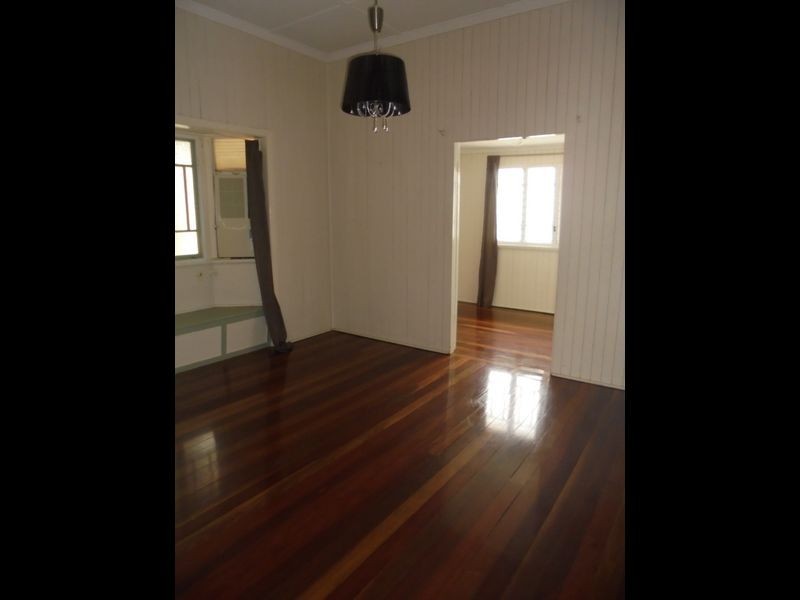 8 McGrath Lane, Booval QLD 4304