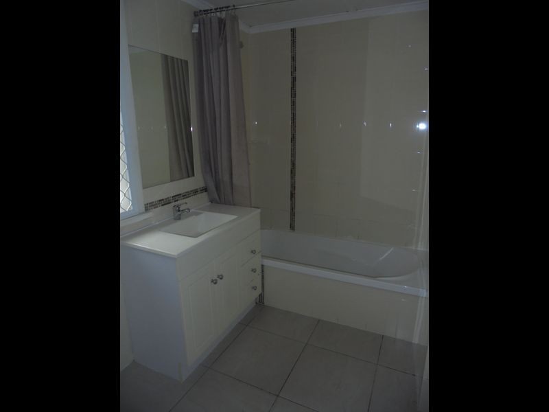 8 McGrath Lane, Booval QLD 4304