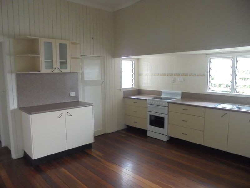8 McGrath Lane, Booval QLD 4304