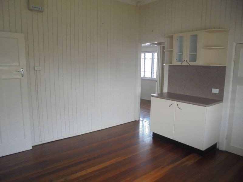 8 McGrath Lane, Booval QLD 4304
