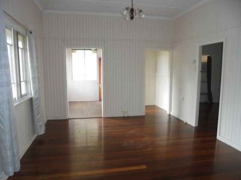 8 McGrath Lane, Booval QLD 4304