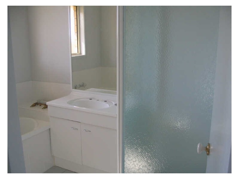 10B Phoenix Court, Churchill QLD 4305