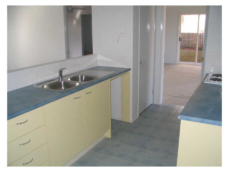 10B Phoenix Court, Churchill QLD 4305