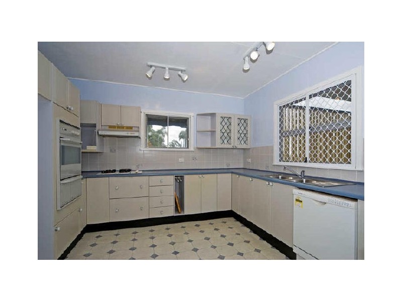 10 Chelmsford Avenue, Ipswich QLD 4305