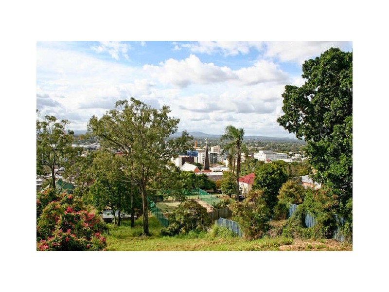 10 Chelmsford Avenue, Ipswich QLD 4305