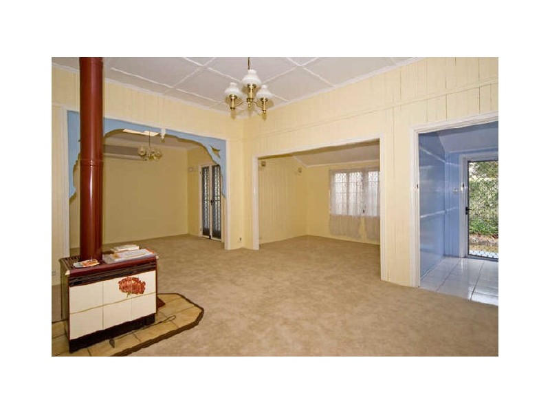 10 Chelmsford Avenue, Ipswich QLD 4305