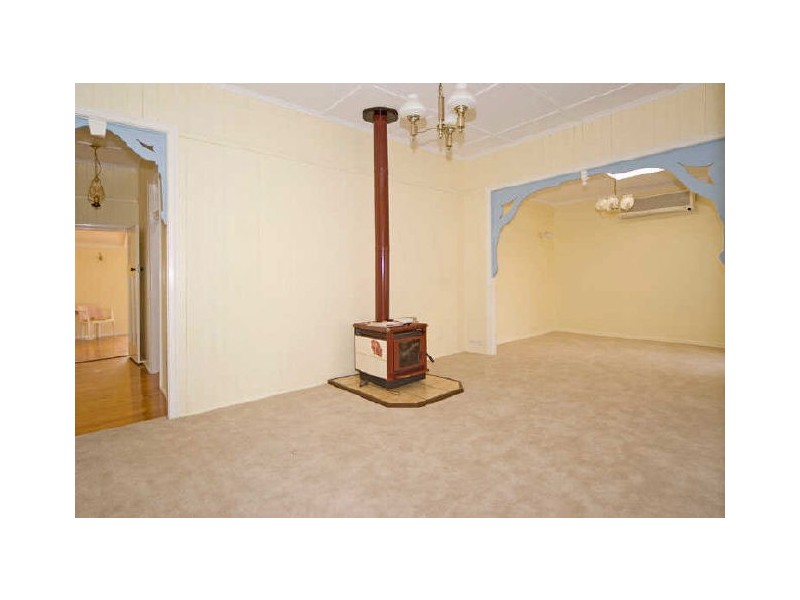 10 Chelmsford Avenue, Ipswich QLD 4305