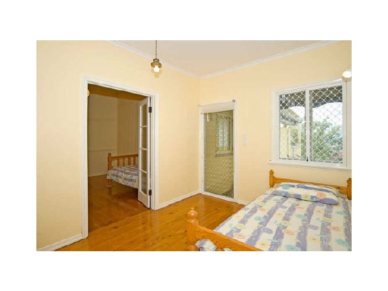 10 Chelmsford Avenue, Ipswich QLD 4305