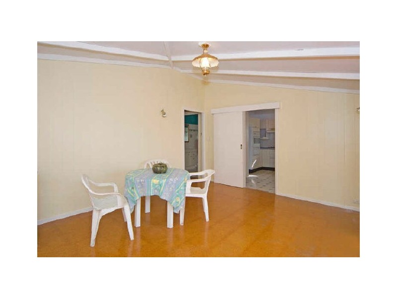 10 Chelmsford Avenue, Ipswich QLD 4305