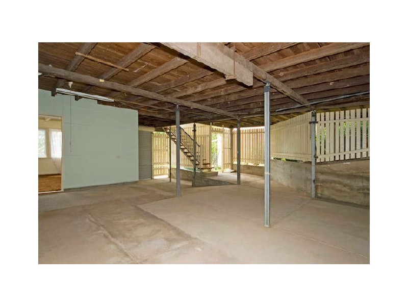 10 Chelmsford Avenue, Ipswich QLD 4305