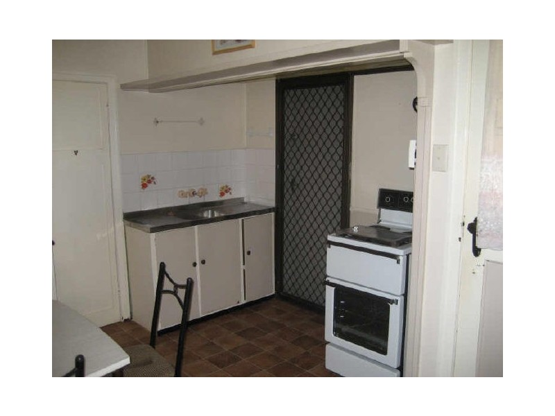 24 McGrath Lane, Booval QLD 4304