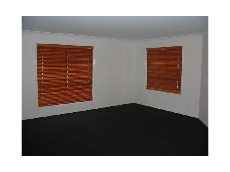 2 Dewhurst Cres, Raceview QLD 4305