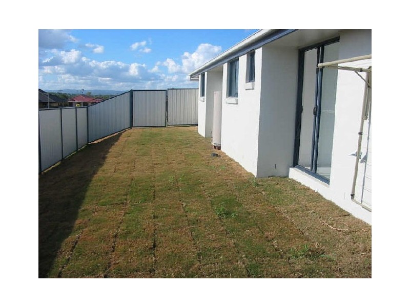 2 Dewhurst Cres, Raceview QLD 4305