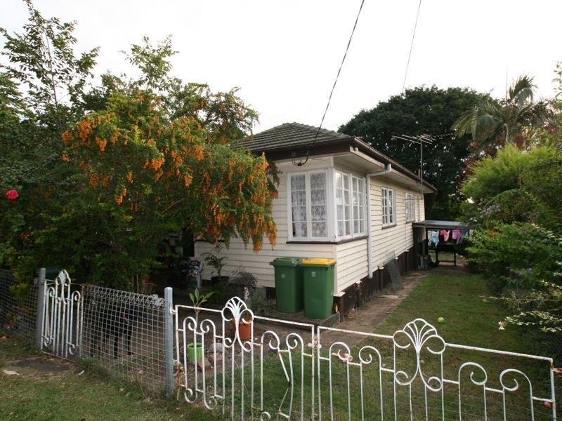 2 Milford Street, Ipswich QLD 4305